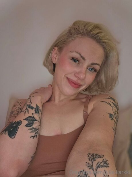 Alaston vuotanut OnlyFans-kuva Julie Karkki