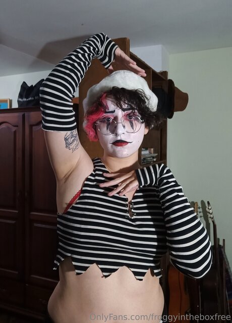 Nacktes geleaktes OnlyFans-Foto von Froggyintheboxfree