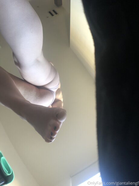 Обнаженная фотография утечки OnlyFans от Giantaliengf