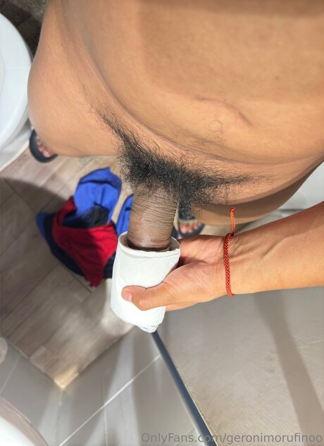 Naken lekkede OnlyFans-bilde av Geronimorufinoo
