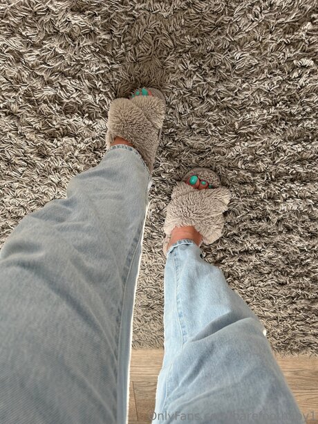 Naken läckt OnlyFans-bild av Barefootbaby1