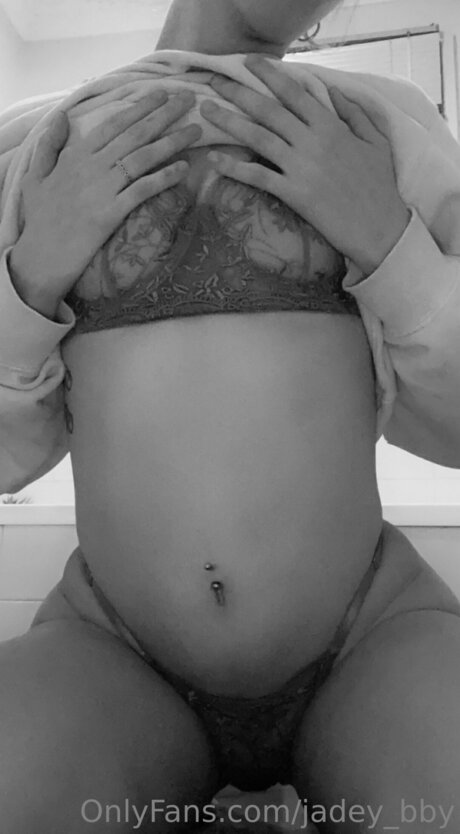 Nahá fotka uniklých OnlyFans od Jadey Bby