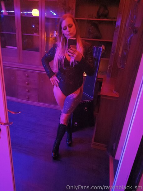 Naken lekkede OnlyFans-bilde av Ravenblack Sm