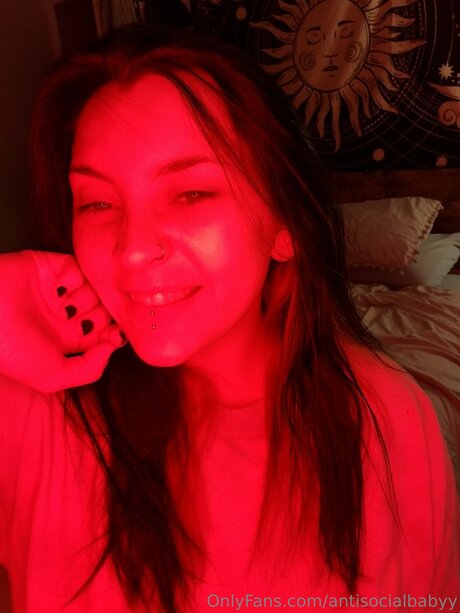 Alaston vuotanut OnlyFans-kuva Antisocialbabyy