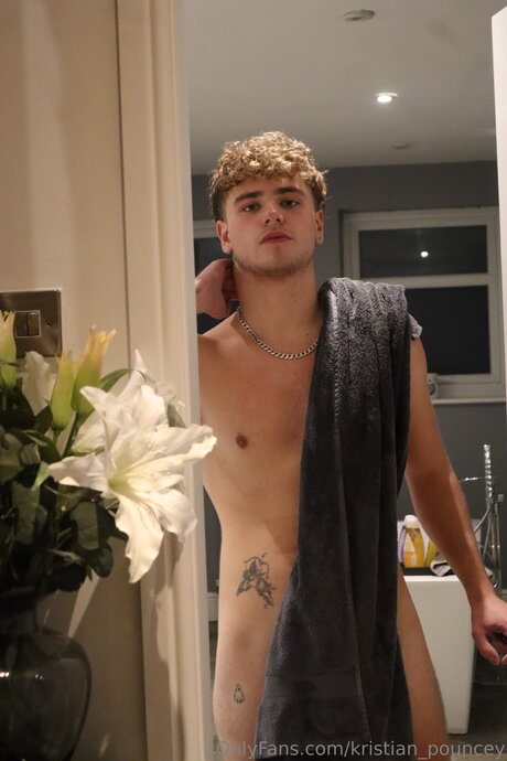 Nahá fotka uniklých OnlyFans od Kristian Pouncey