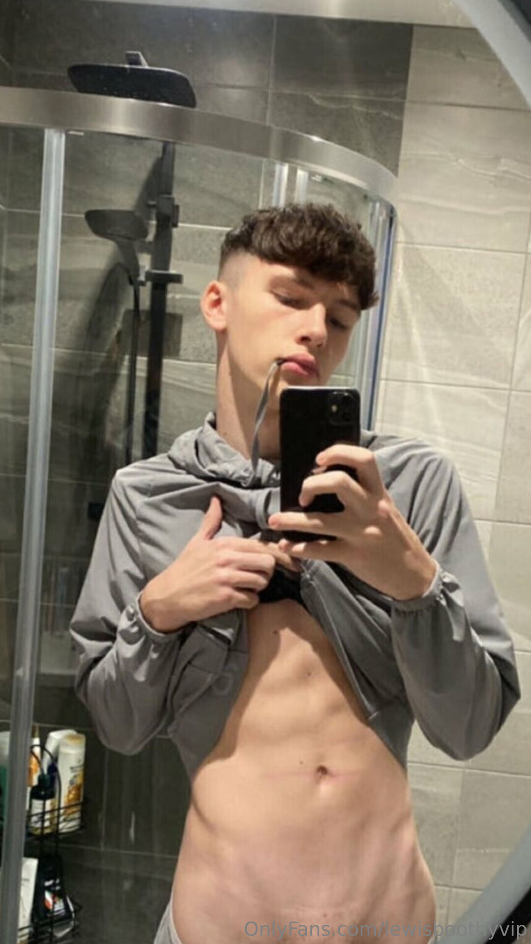 Naken lekkede OnlyFans-bilde av Lewisboothyvip #8