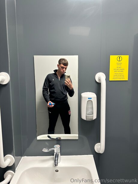 Naken lekkede OnlyFans-bilde av Secrettwunk