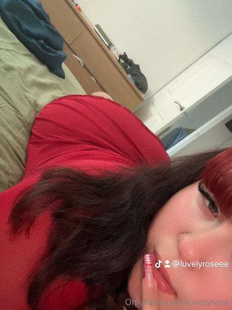 Alaston vuotanut OnlyFans-kuva Luvelyrose