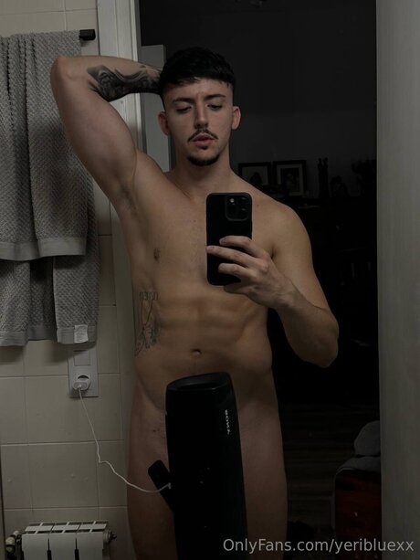 Naakte gelekte OnlyFans-foto van Yeribluexx