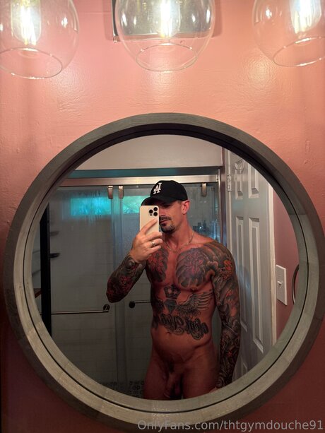Foto desnuda filtrada de OnlyFans de Thtgymdouche91