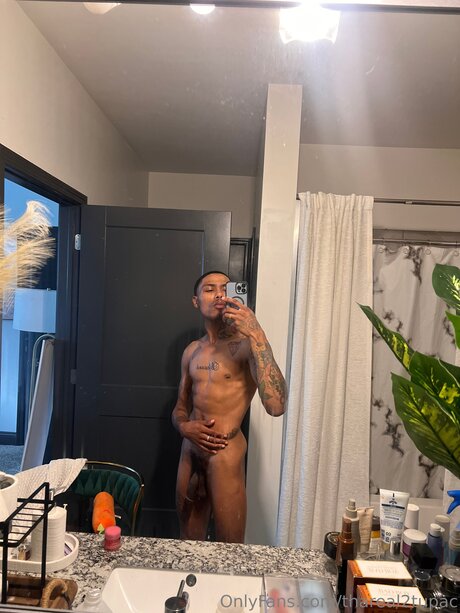 Nacktes geleaktes OnlyFans-Foto von Thareal2tupac