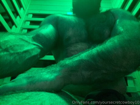 Naakte gelekte OnlyFans-foto van Yoursecretcowboy10