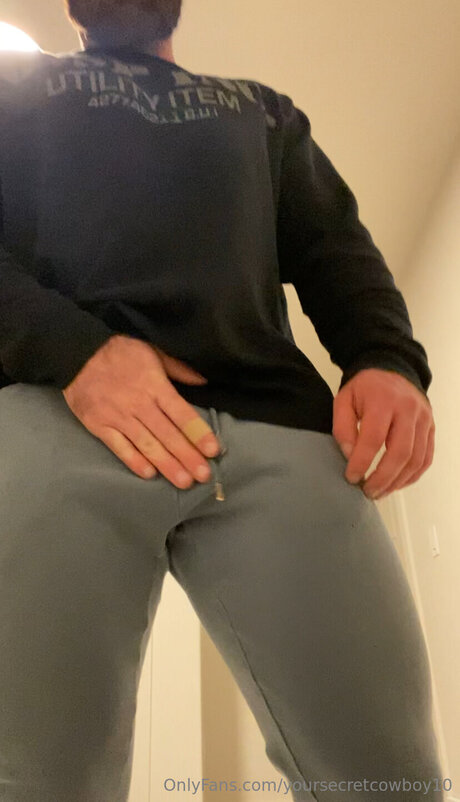 Naken läckt OnlyFans-bild av Yoursecretcowboy10