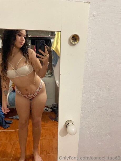 Naken läckt OnlyFans-bild av Coneejiitaa69