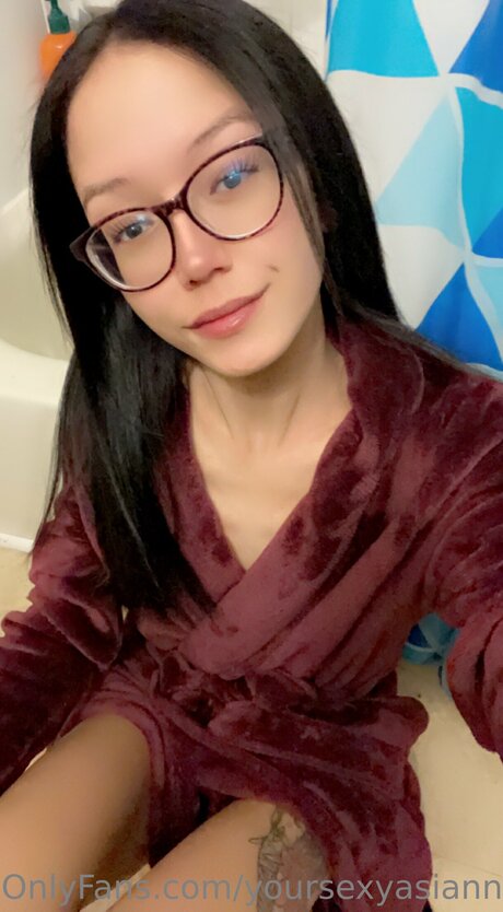 Foto nua vazada do OnlyFans de Yoursexyasiannextdoor