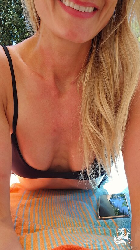 Naken läckt OnlyFans-bild av Farrahandthefoxfree