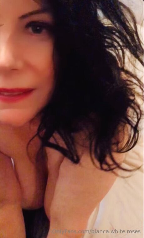 Alaston vuotanut OnlyFans-kuva Bianca White Roses