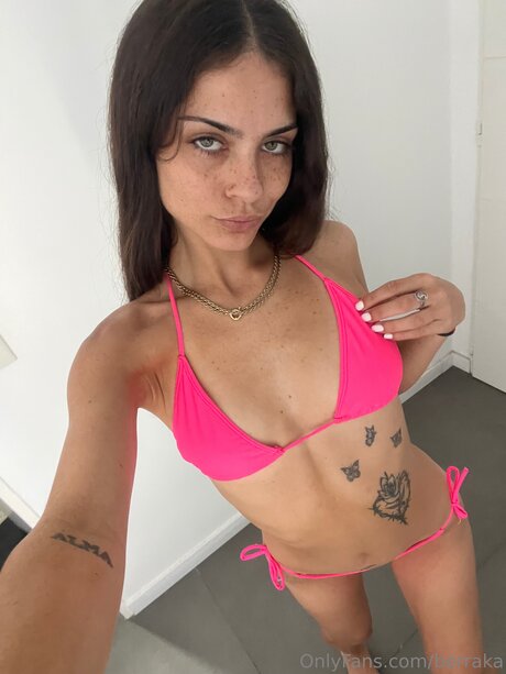 Naakte gelekte OnlyFans-foto van Berraka