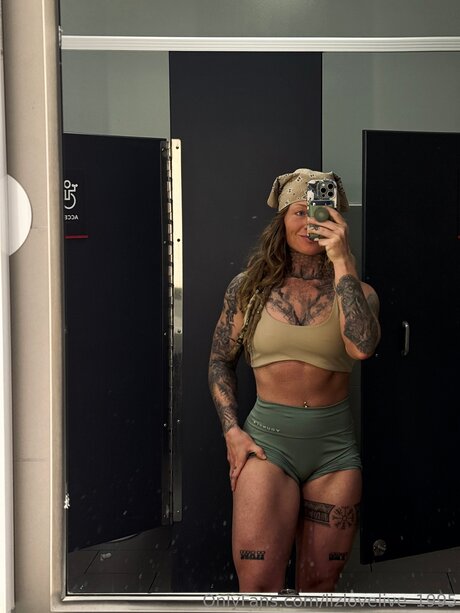 Nacktes geleaktes OnlyFans-Foto von Lizlovelive 1995
