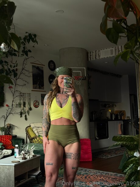 Lizlovelive 1995