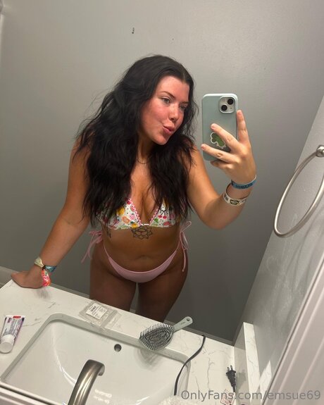 Photo nue de fuite OnlyFans de Emsue69