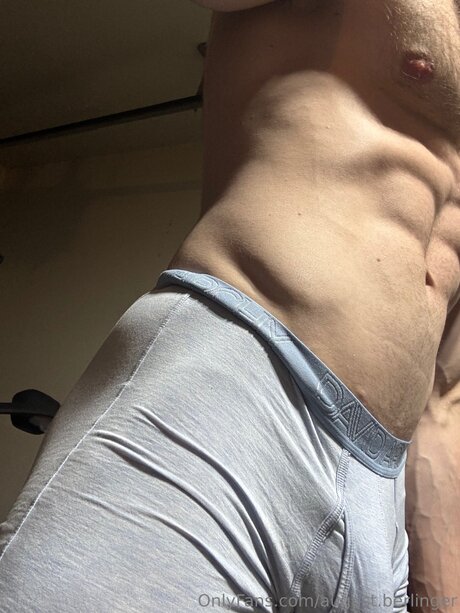 Nahá fotka uniklých OnlyFans od August Berlinger