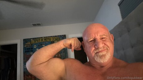 Bigukbear OnlyFansリークヌード写真