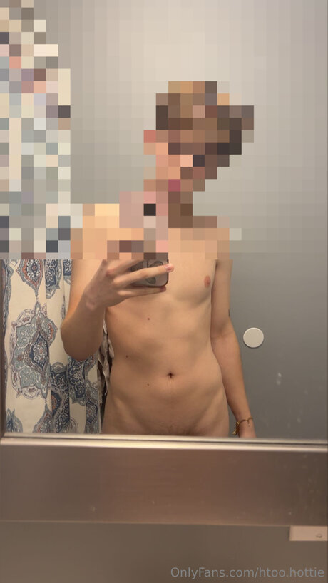 Naken läckt OnlyFans-bild av Htoo Hottie