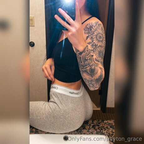 Naken lekkede OnlyFans-bilde av Peyton Grace