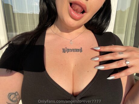 Naakte gelekte OnlyFans-foto van Angelsforever7777