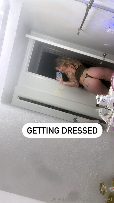 Naken lekkede OnlyFans-bilde av Rowdyplayboy1