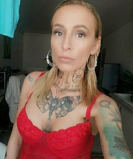 Foto desnuda filtrada de OnlyFans de Femdomfindom
