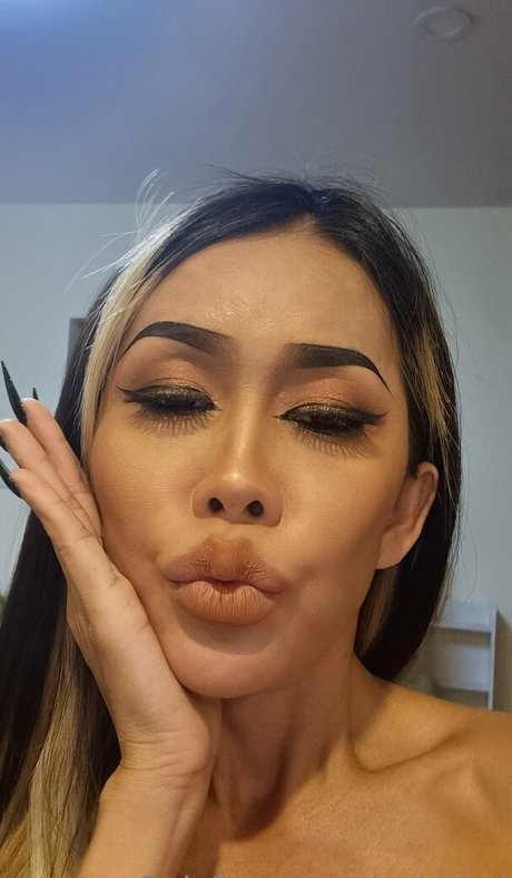 Naken lekkede OnlyFans-bilde av Nokithai