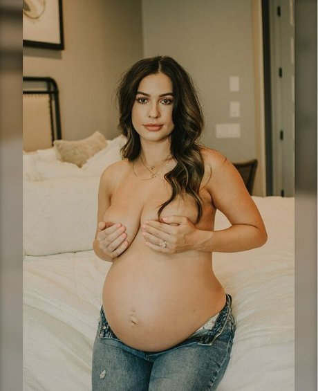 Naken läckt OnlyFans-bild av Avery Woods