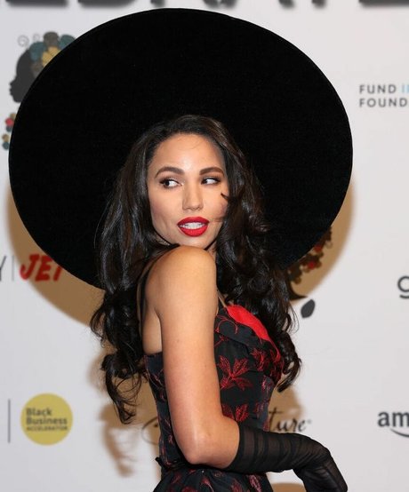 Naken lekkede OnlyFans-bilde av Jurnee Smollett