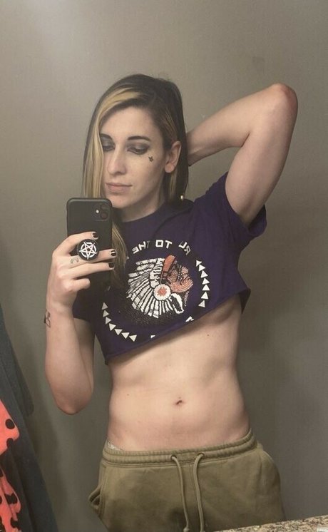 Nahá fotka uniklých OnlyFans od Devi Dionne
