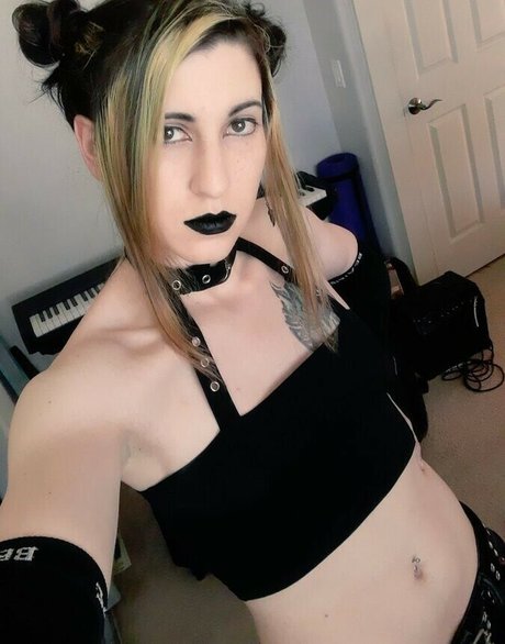 Nahá fotka uniklých OnlyFans od Devi Dionne