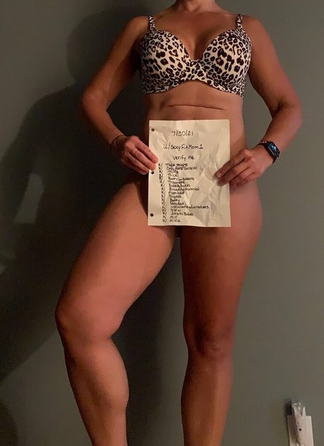Naken läckt OnlyFans-bild av Sexyfitmom