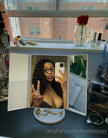Naken lekkede OnlyFans-bilde av Baddiejoyy