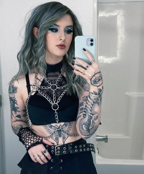 Naken lekkede OnlyFans-bilde av Mothica