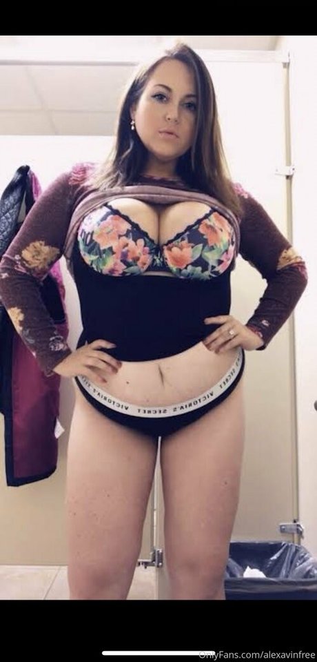 Alexavinfree  nude leaked OnlyFans photo