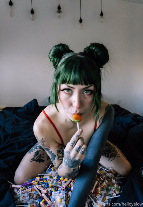Helloyelow OnlyFans