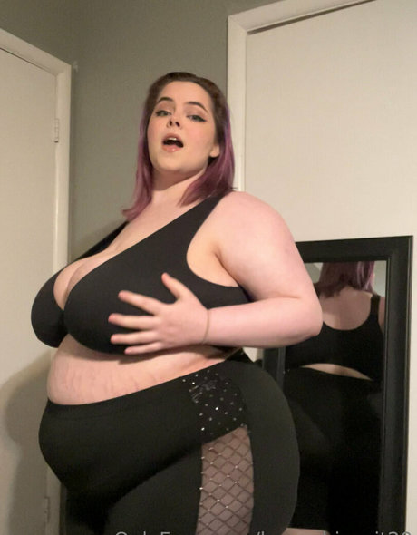 Naken lekkede OnlyFans-bilde av Honeybiscuit20