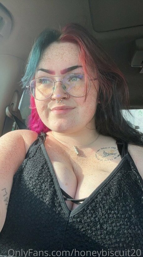Naakte gelekte OnlyFans-foto van Honeybiscuit20