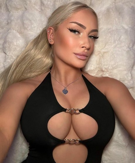 Nahá fotka uniklých OnlyFans od Luisaa