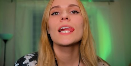 Naken lekkede OnlyFans-bilde av Sirius Eyes Asmr