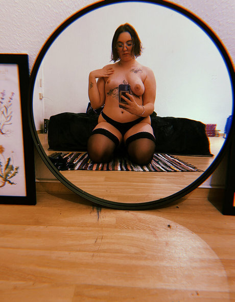 Naakte gelekte OnlyFans-foto van Marypoppy