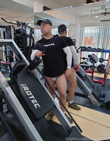 Naken läckt OnlyFans-bild av Largedogcollar