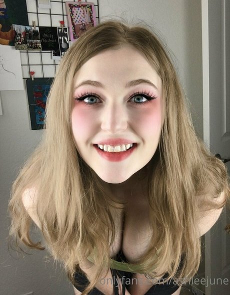 Ashleejune OnlyFans 유출 누드 사진