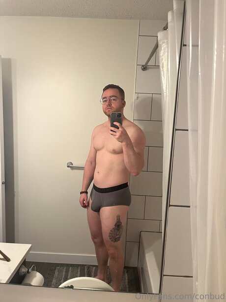 Foto di nudo di fuga di OnlyFans di Conbud